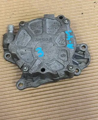 Volkswagen Golf VI Vacuum pump 03L145100F 03L145100