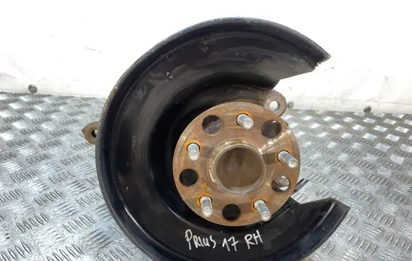Toyota Prius (XW50) Rear wheel hub