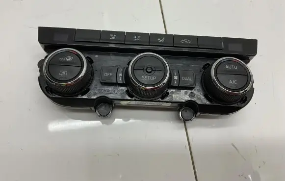 Skoda Octavia Mk3 (5E) Climate control unit 5E0907044