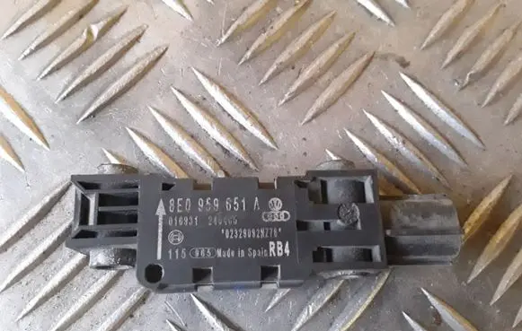 Audi A4 S4 B7 8E 8H Airbag deployment crash/impact sensor 8E0959651A