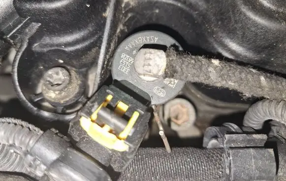 Opel Zafira B Fuel injector 0445110276