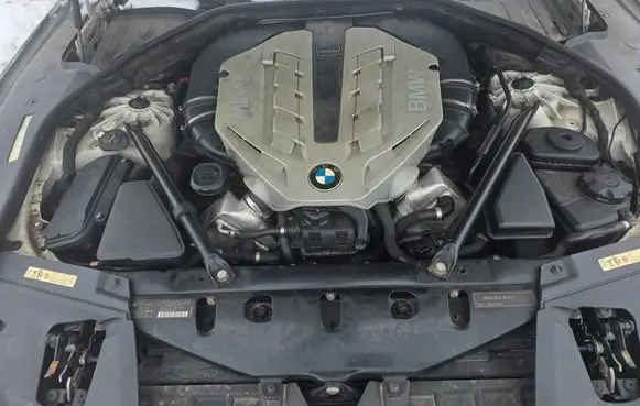 BMW 7 F01 F02 F03 F04 Engine N63B44