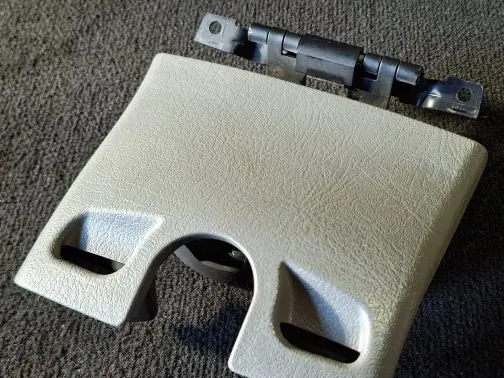 GMC Envoy Cup holder front 