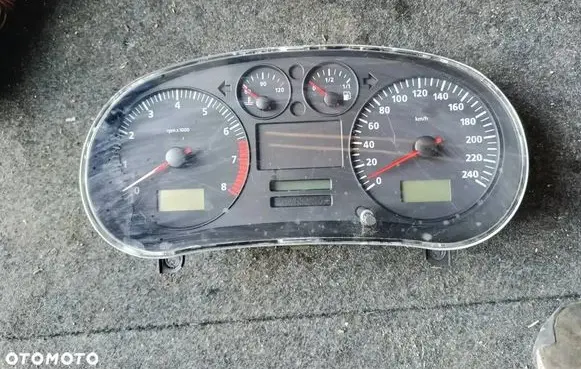 Seat Toledo II (1M) Speedometer (instrument cluster) 1M0920821A
