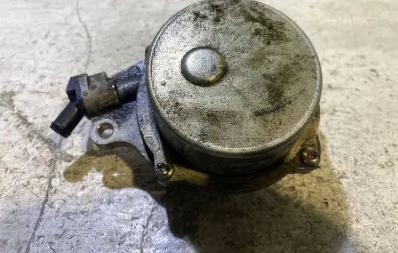 BMW 5 E60 E61 Vacuum pump