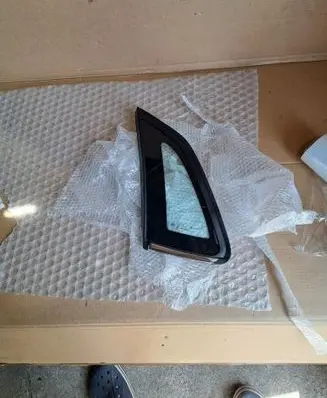 Citroen C4 II Rear side window 9803167680