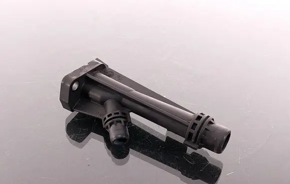 Engine coolant pipe/hose