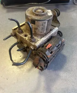 Volkswagen Caddy ABS Pump 2K0907379B 00009496D1 10097003123