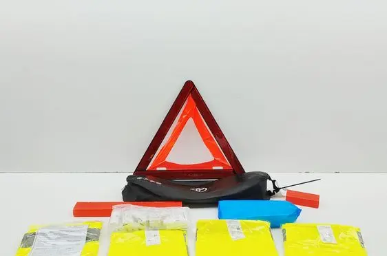 Toyota bZ4X First aid kit PW02200060
