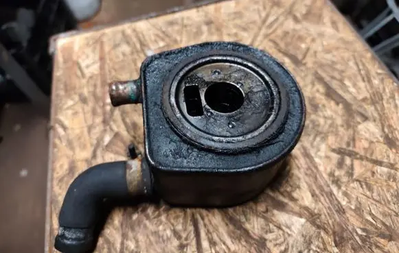 Jeep Cherokee XJ Oil filter mounting bracket 