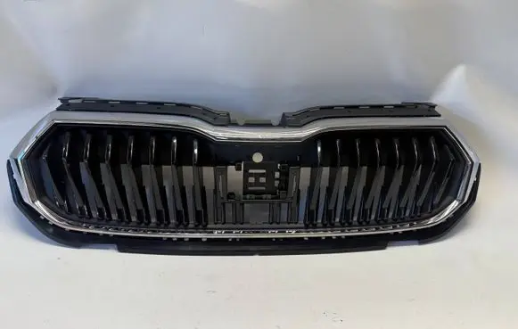 Front bumper upper radiator grill