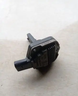 Volkswagen Golf IV Oil level sensor 1J0907660B
