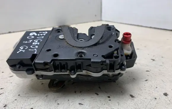 Peugeot 607 Rear door lock
