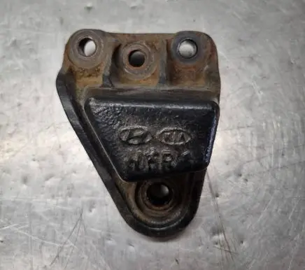 Hyundai i40 Engine mounting bracket