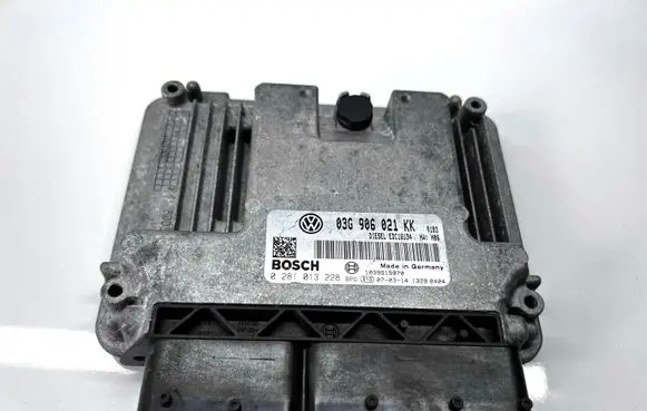 Volkswagen Golf V Engine control unit/module 03G906021KK 1039S15970 0281013228