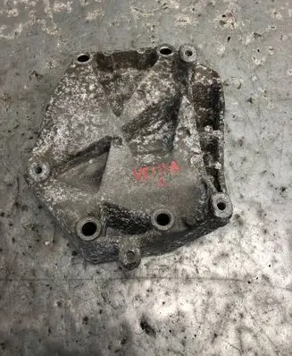 Opel Vectra C Engine mounting bracket 55210423