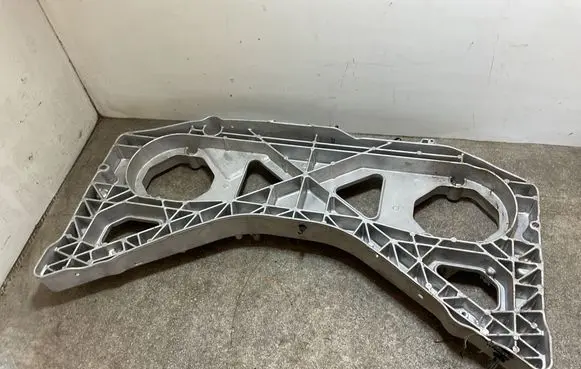 Volvo XC40 Engine mounting bracket 32388370