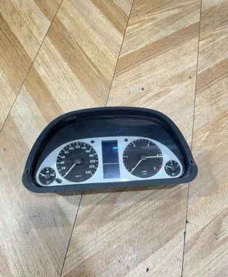 Mercedes-Benz B W245 Speedometer (instrument cluster) 1031098101