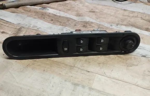 Renault Espace - Grand espace IV Electric window control switch 8200328425
