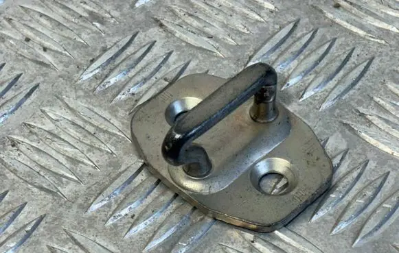 Mercedes-Benz Sprinter W901 W902 W903 W904 Front door lock loop/hook striker A9067200004 A1BR0 35077GS007