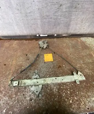 Toyota Corolla E110 Front door manual window regulator 