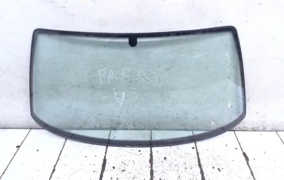 Volkswagen PASSAT B3 Front windscreen/windshield window AS1