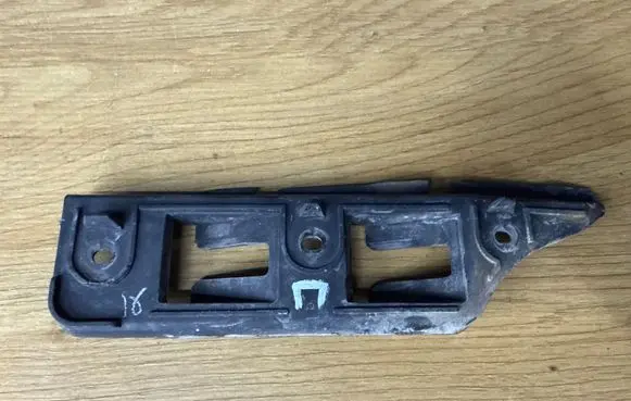 Volkswagen Golf V Front bumper mounting bracket 1K0807184