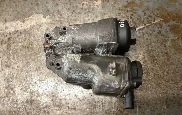 Volvo XC90 Oil filter mounting bracket 30677920
