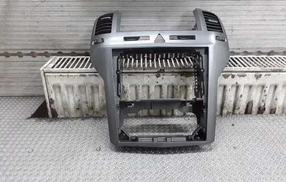 Opel Zafira B Dash center air vent grill