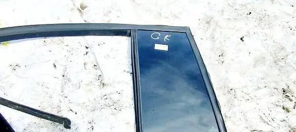 Volkswagen Touran I Rear vent window glass AS2
