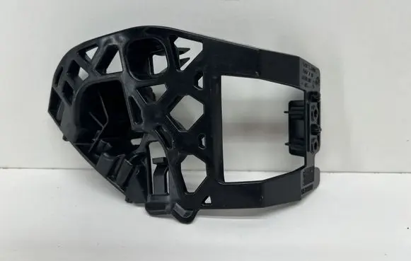 Front bumper mounting bracket