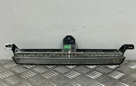 Third/center stoplight
