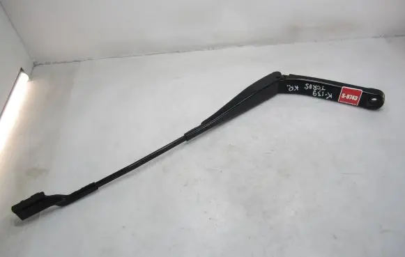 Front wiper blade arm