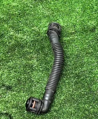 Ford Focus Breather hose/pipe CM5G6758CA 1059