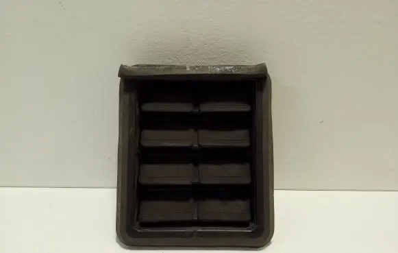 Jeep Cherokee Quarter panel pressure vent 05058643AA