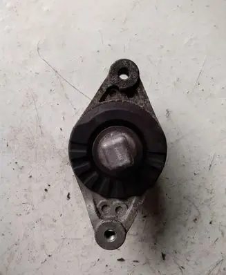 Maserati Ghibli Engine mount bracket 06700048710