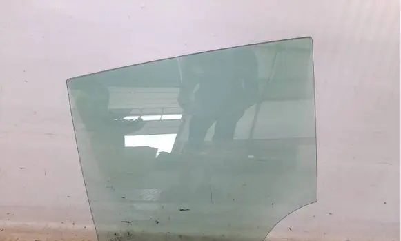 BMW X4 G02 Rear door window glass 
