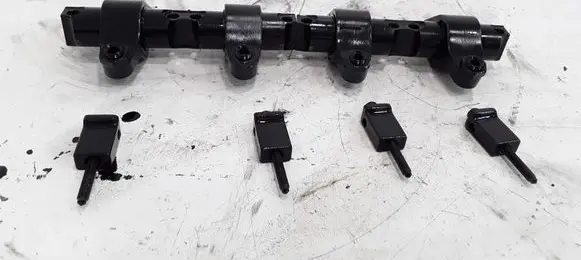 Volkswagen PASSAT B5.5 Fuel Injector clamp holder