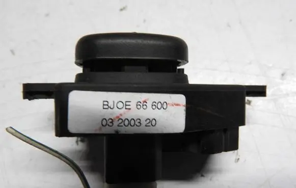 Mazda 3 I Wing mirror switch BJOE66600 03200320