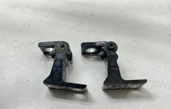 Volkswagen Touran III Rear door hinge set 8X0831404E A046574