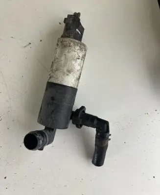 Land Rover Discovery 3 - LR3 Windscreen/windshield washer pump