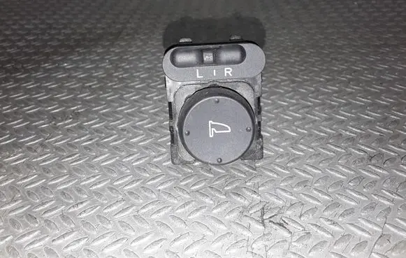 Honda CR-V Wing mirror switch
