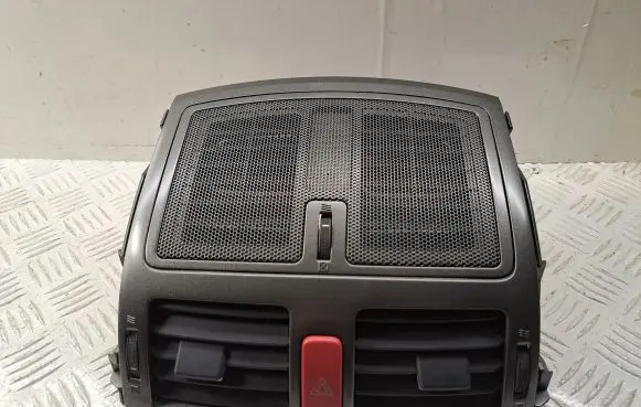 Toyota Auris 150 Dash center air vent grill 5567002110 84332021311098