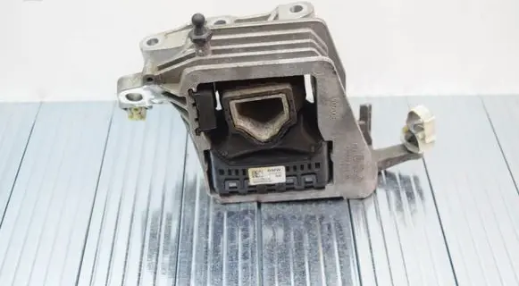 Mini Cooper Countryman R60 Engine mount bracket 6885934