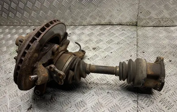 Nissan Pathfinder R50 Front wheel hub