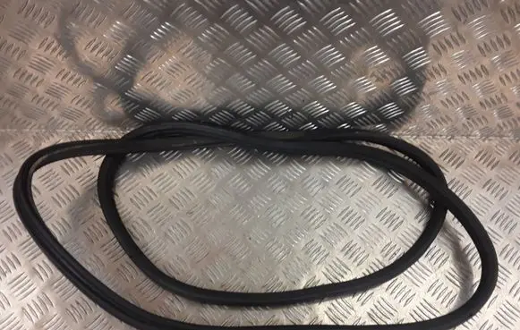 Mitsubishi Space Star Trunk rubber seal (body) 