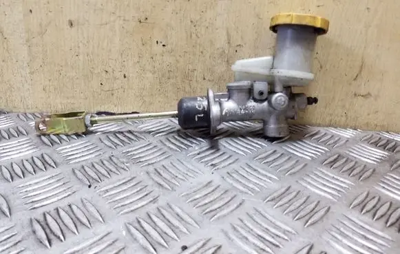 Subaru Legacy Clutch master cylinder