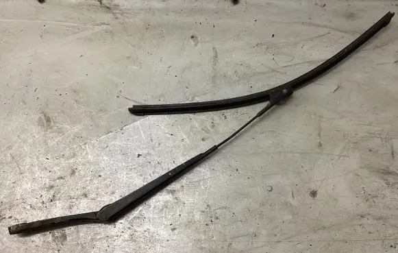 Skoda Octavia Mk2 (1Z) Front wiper blade arm 1Z1955409