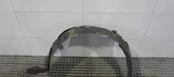 Mazda 323 F Front arch 