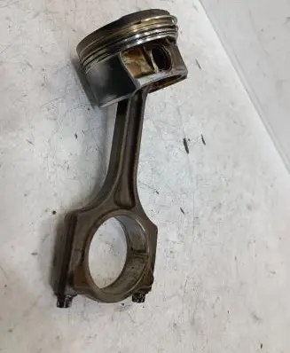 Peugeot 3008 I Piston with connecting rod